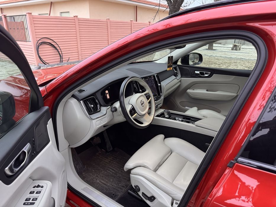 VOLVO XC60 2024 — imagine 5