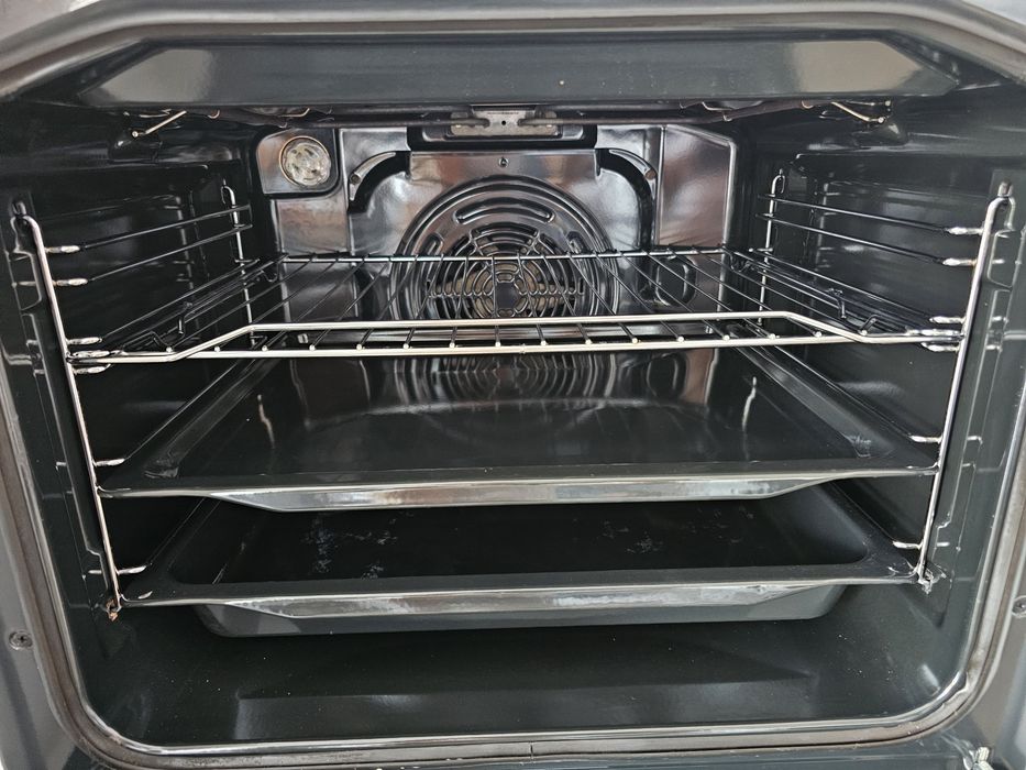 Свободностояща печка с керамичен плот Gorenje