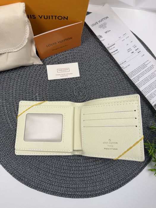 Louis Vuitton портфейли