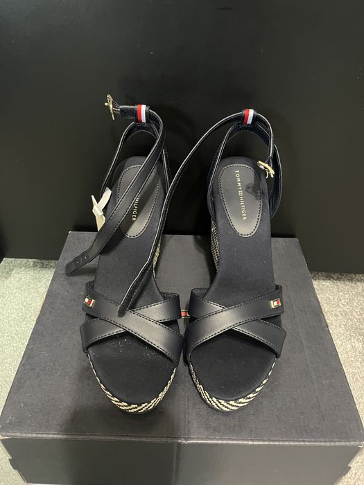 Сандали на Tommy Hilfinger