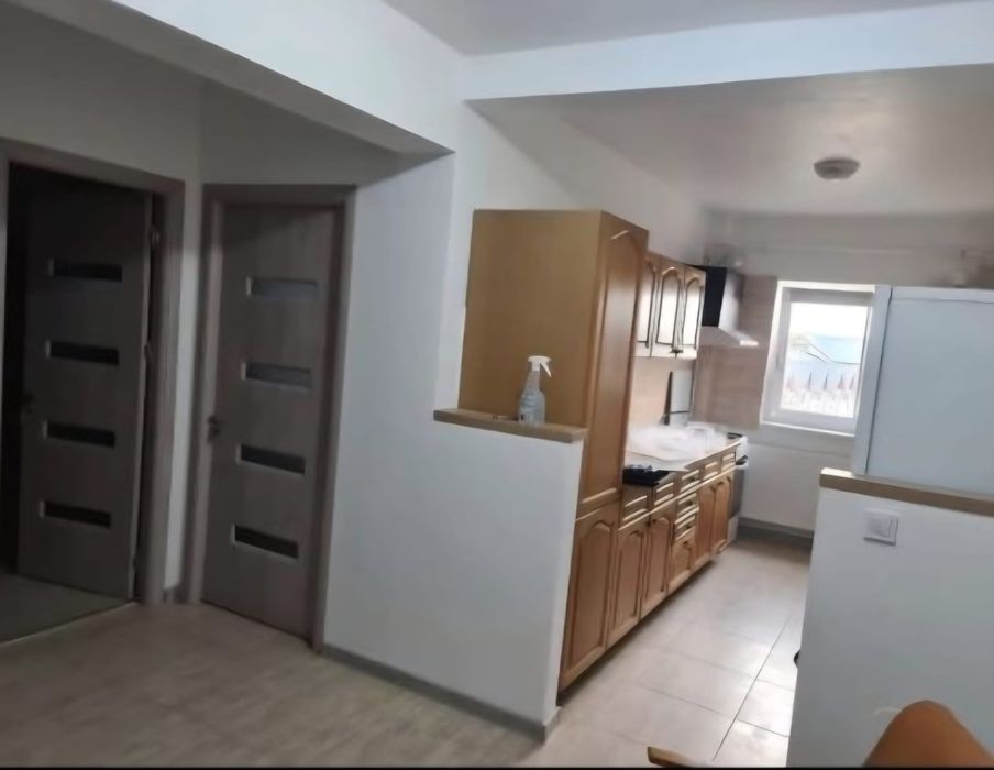 Închiriez garsoniera bloc nou 1 Mai