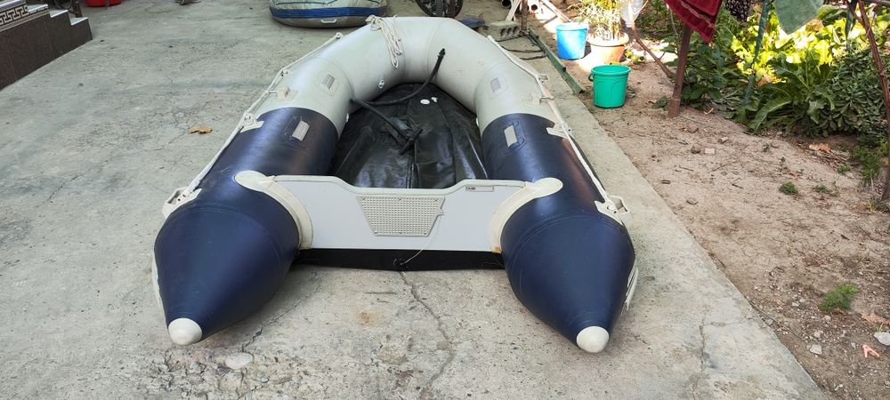 Продам надувную лодку. HYDRO-FORCE - 320м.