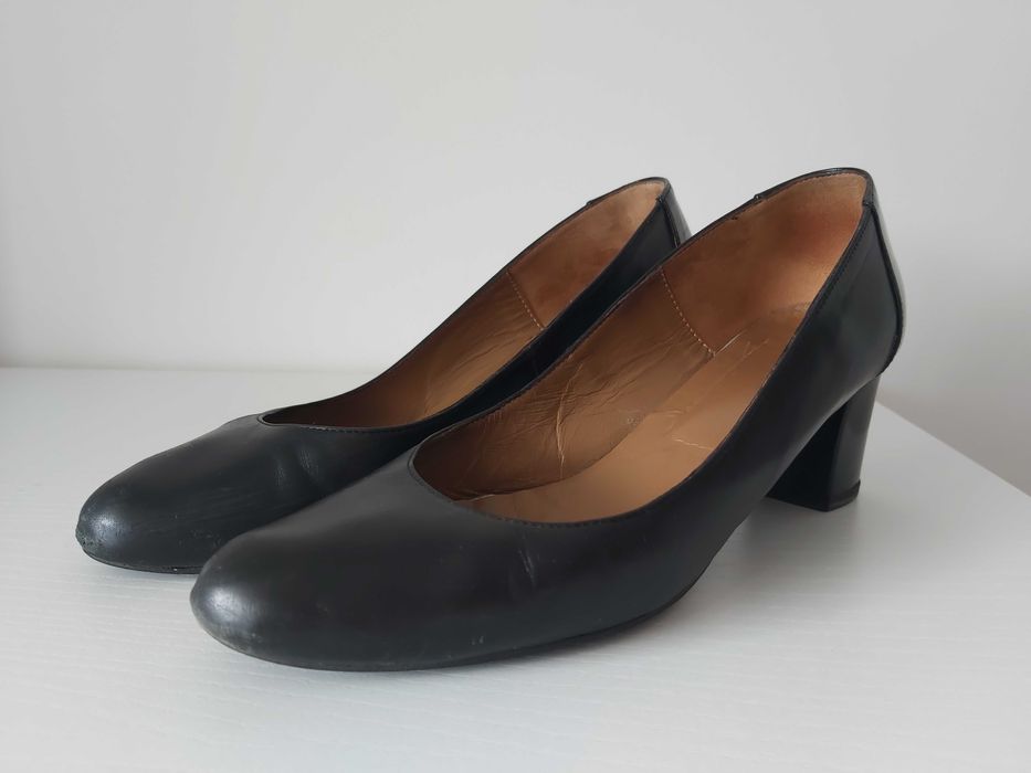 Елегантни черни обувки от естествена кожа