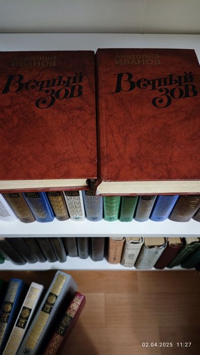 Книги продам  по 500т. том