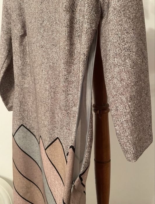 Rochie elegantă cu model geometric, mâneci trei sferturi