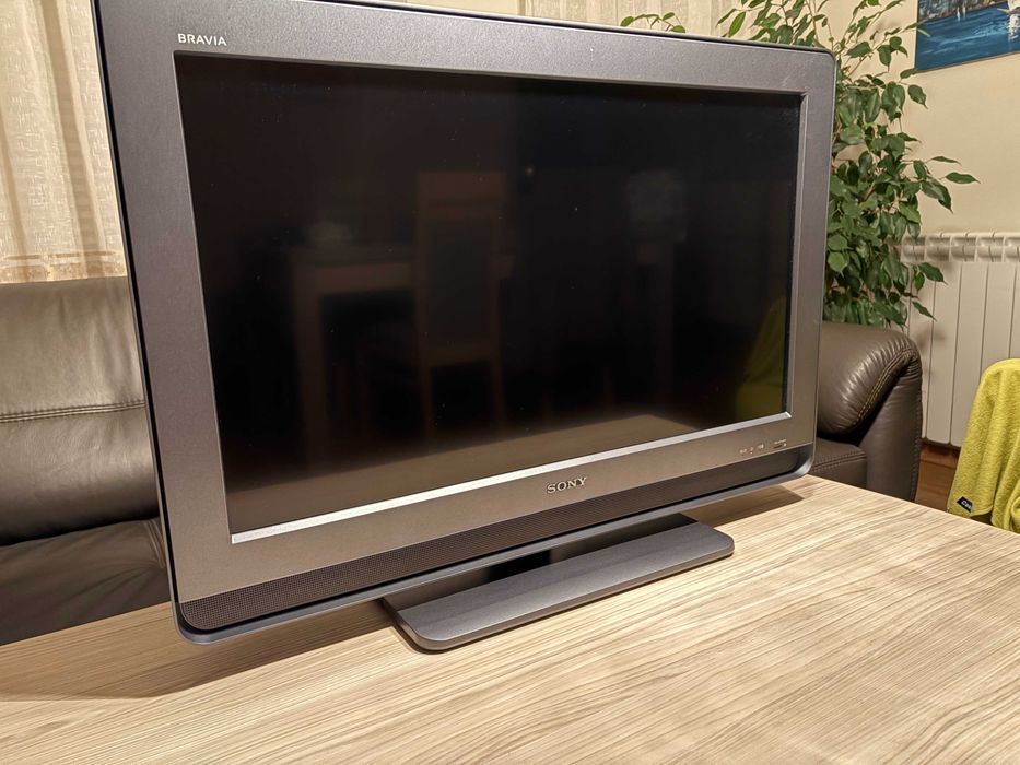 SONY BRAVIA KDL - 32U4000 LCD digital color TV