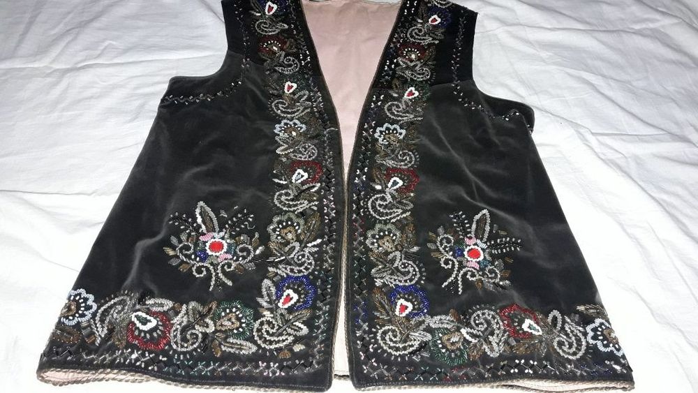 Vestă cu mărgele