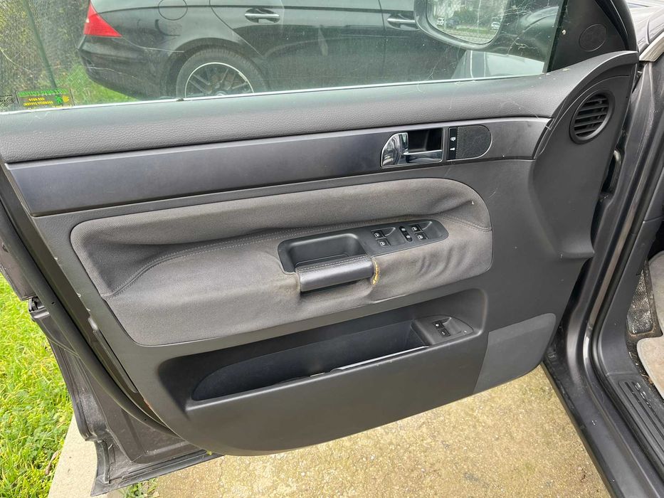Volkswagen Touareg 2007 г., 2.5 TDI R5, фейслифт 174 к. с