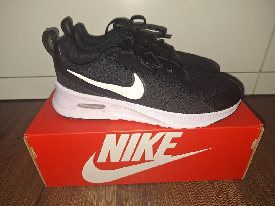 Маратонки Nike Air max nuaxis