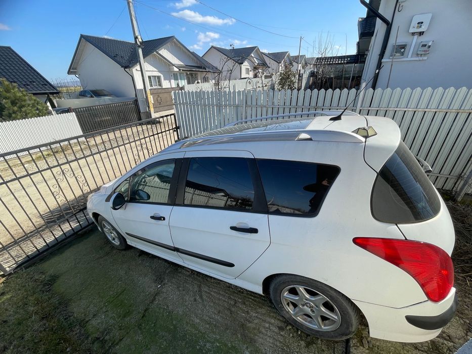 Peugeot 308 Mașina nu este folosită de 3 ani.