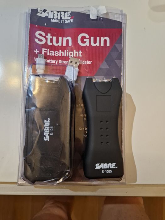 Нов нож Praxis Nitro-V  и два електрошока Sabre