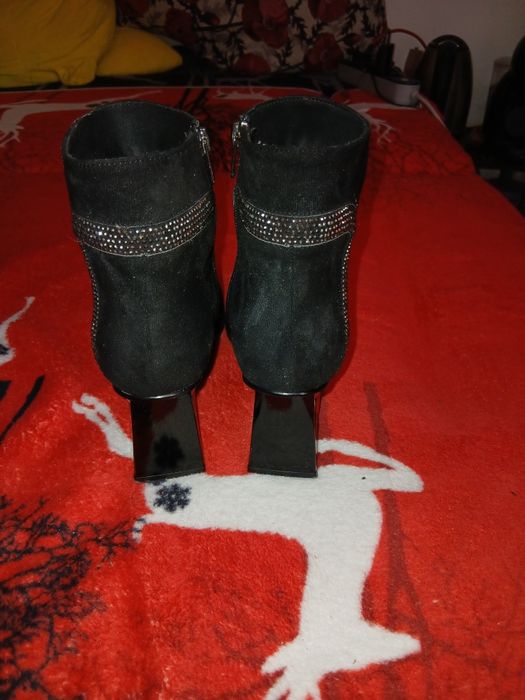 Botine de damă negre