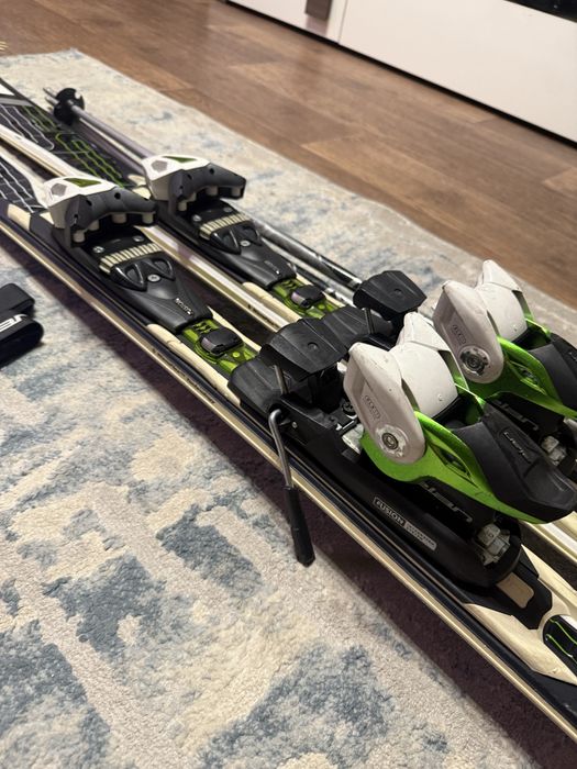 Продам комплект. Лыжи и ботинки.