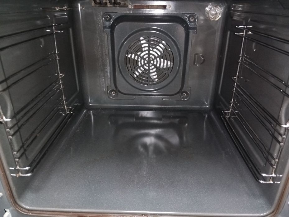 Иноксова свободно стояща печка с керамичен плот Gram 2 години Гаранция