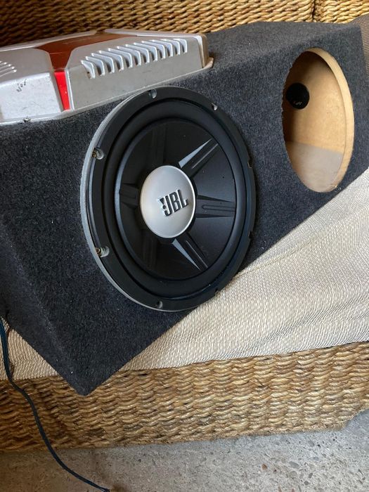 Subwoofer JBL si stație