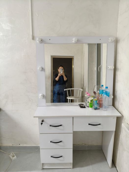 Продаю гримёрный стол