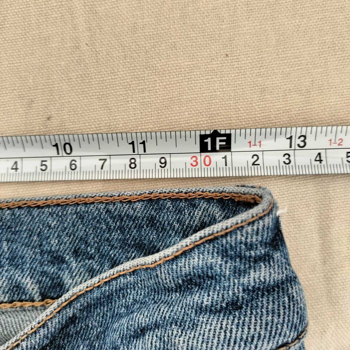 Blugi cu talie înaltă, & other stories