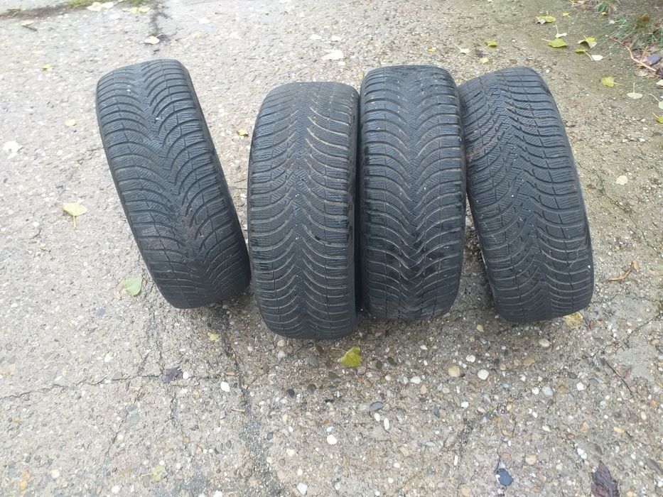 Vand cauciucuri second hand 215/55/r16