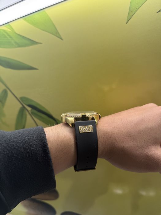 Часовник с кристали GUESS