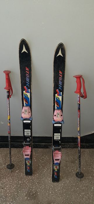 Schiuri Atomic 110 copii cu bete și clăpari