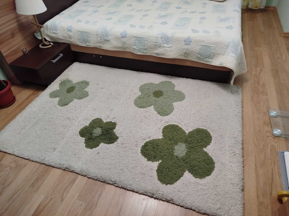 Продавам килим за всекидневна