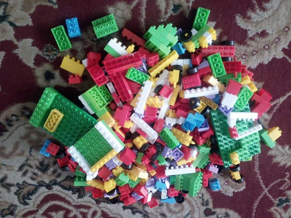 Продаю разные конструкторы и мозаику