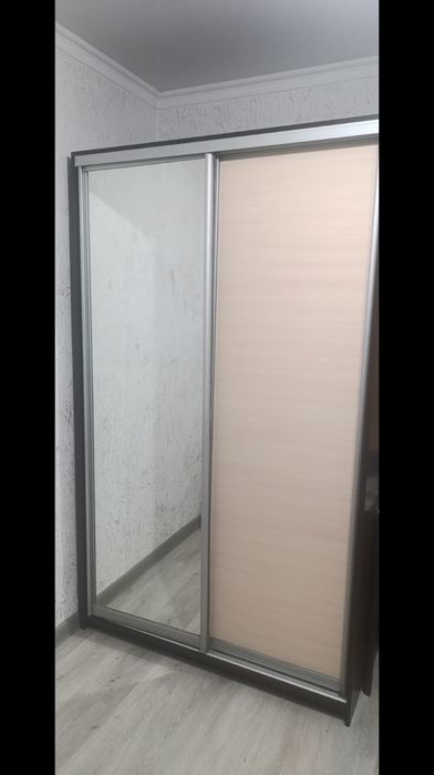 Продается шкаф -купе б/у в отличном состоянии