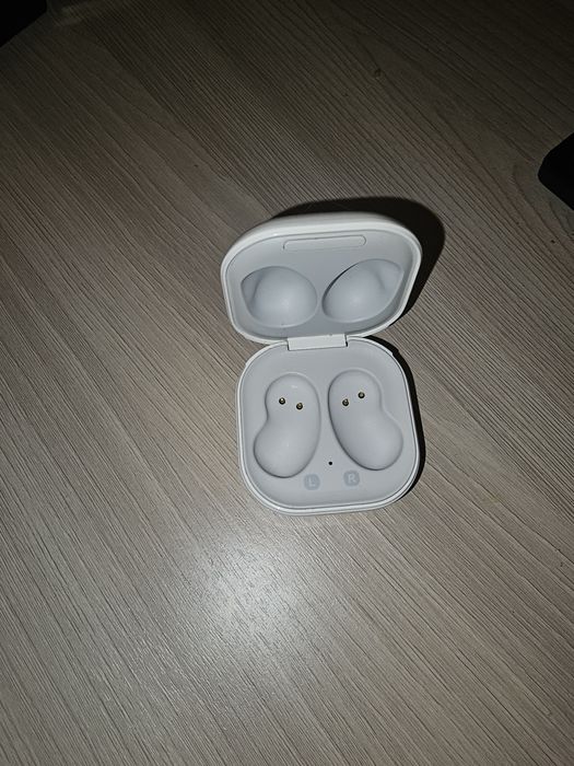 Футляр от galaxy buds live