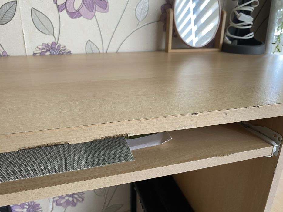 Продавам голямо ученическо бюро