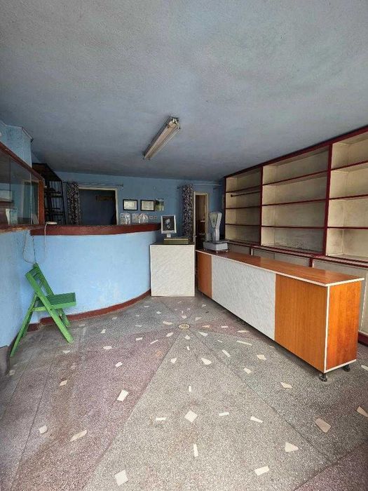 Vanzare sau Schimb: Casa pentru locuinta /Cladire uz comercial /Inchiriere: 5 camere, 3 bai, 2 pivnite, 2 parcari, 2 camari - localizare Dej, CJ