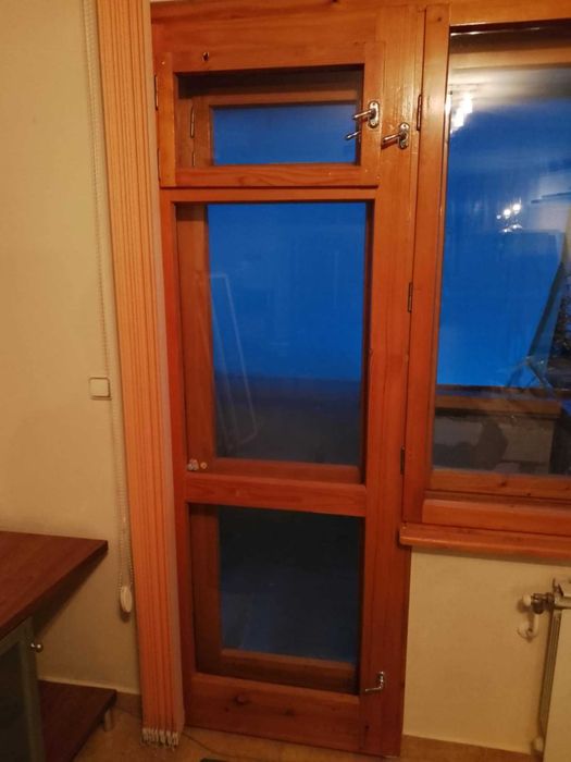 Запазена дървена дограма - врата + прозорец