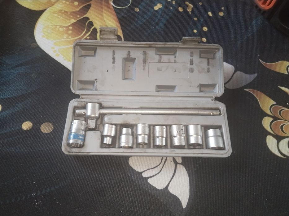 Инструменты б/у продам недорого