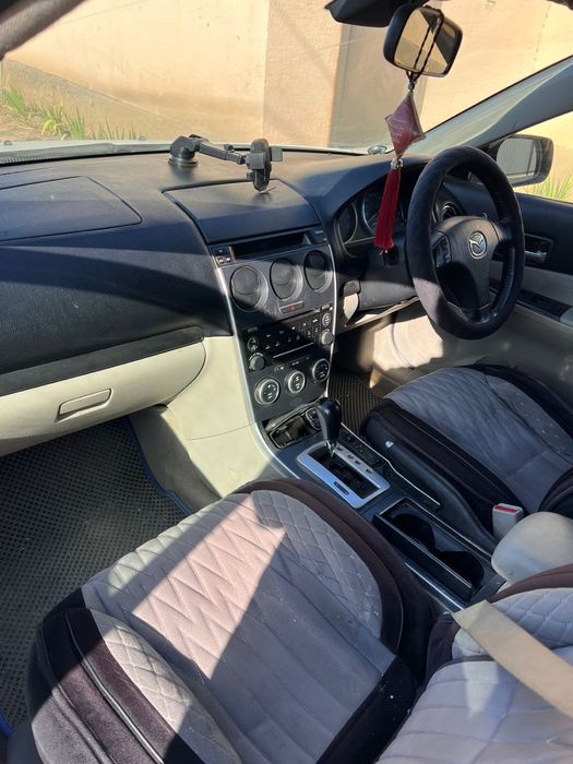 Легковые авто Мазда 2005 года