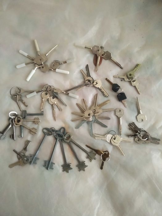 Ключи дверные чемоданные замковые