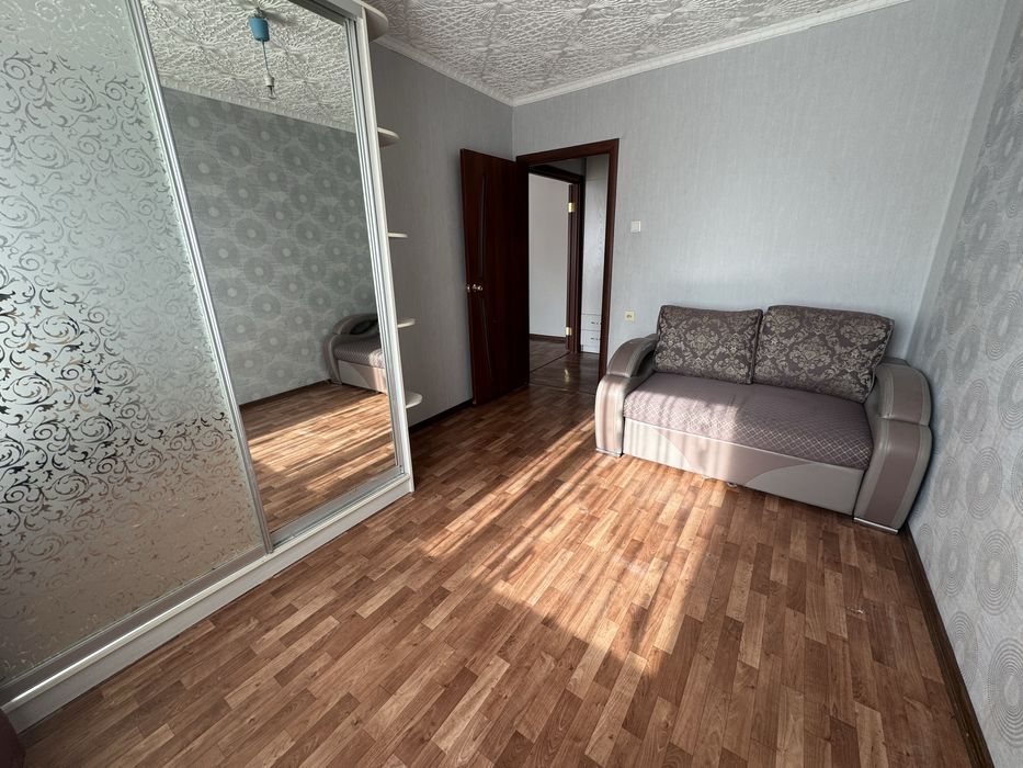 Продам  2 х комн квартиру .