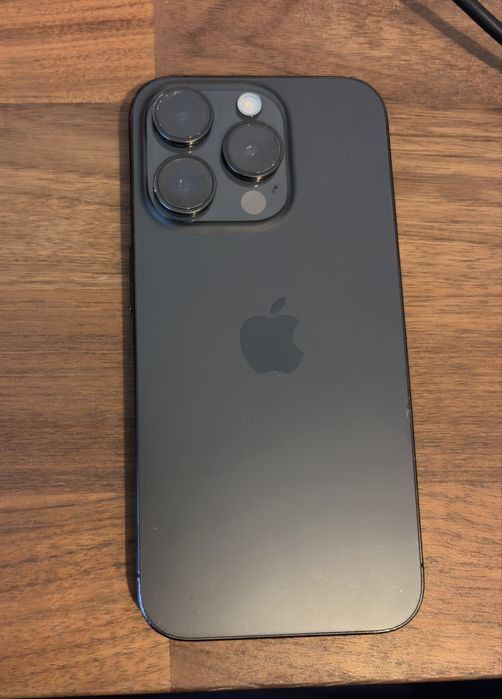 iPhone 15 Pro 128GB, 88% baterie, display spart