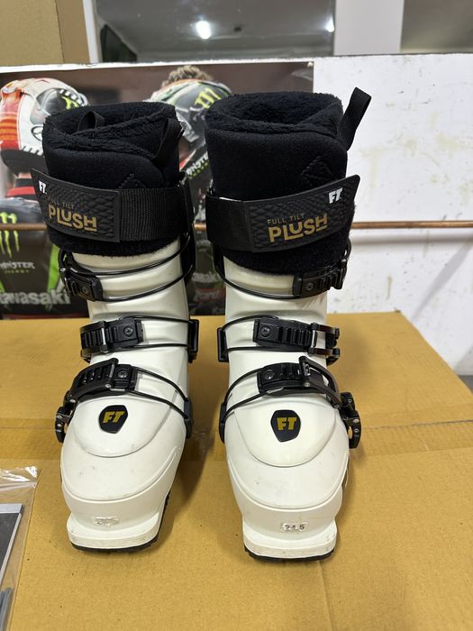 Clapari Full Tilt Plush 6