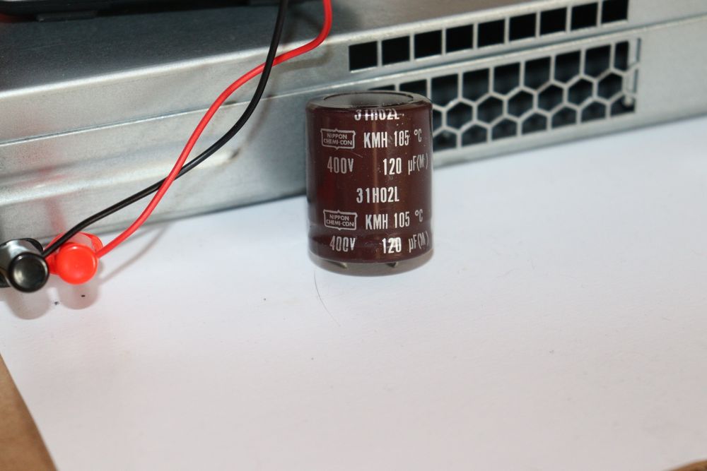 Condensator electrolitic 120uF 400V 25x30 +/-20% Snap-in Chemi-Con