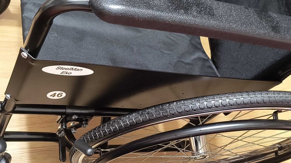 Vând scaun cu rotile