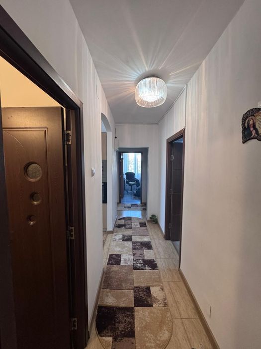 Apartament cu 4 camere decomandat