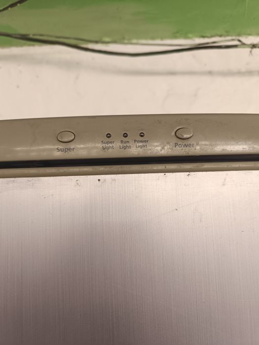 Холодильник работает