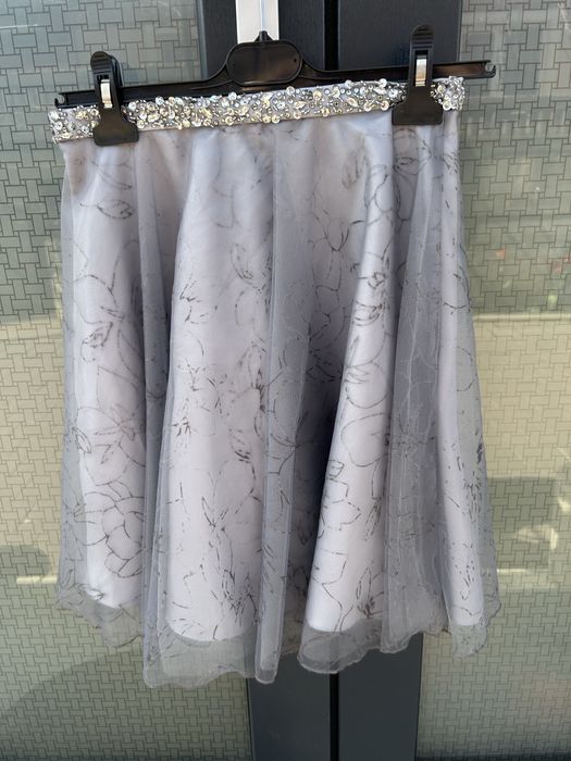 Compleu elegant Laona – top cu paiete & fustă cu talie decorativă