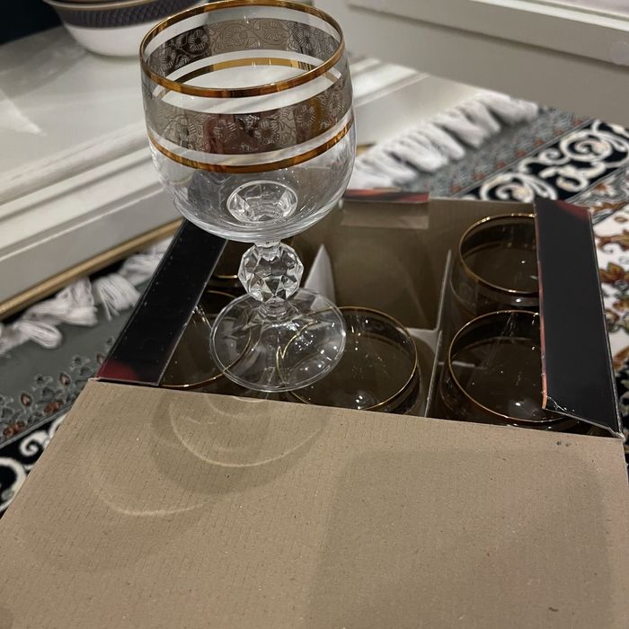 Рюмки, бокалы, вазы