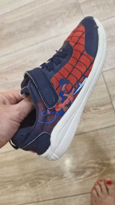 Кроссовки человек паук б/у