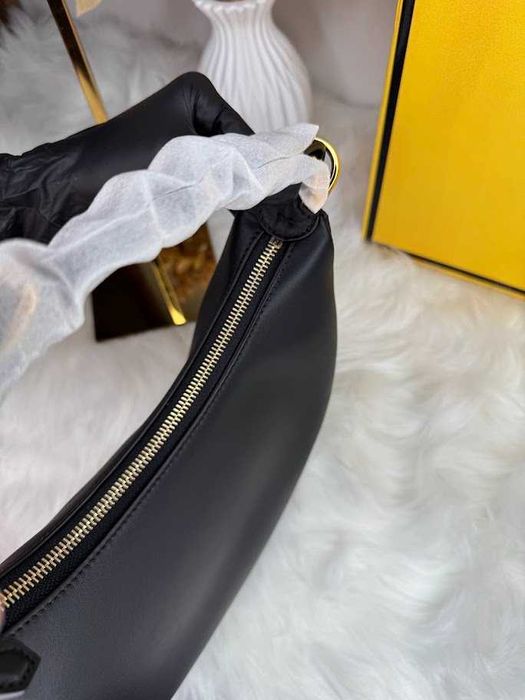 Geanta Fendi Fendigraphy piele naturala 100%, prezentare completa