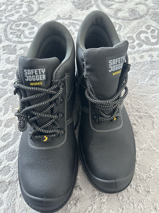 Продается раб ботинка