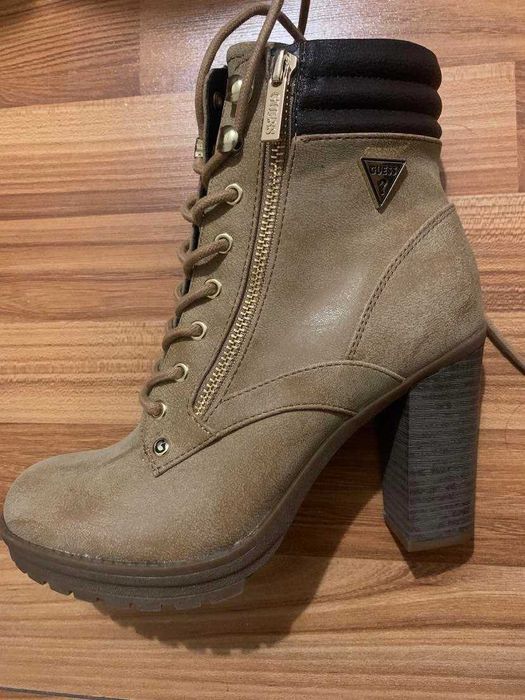 Нови боти Guess -