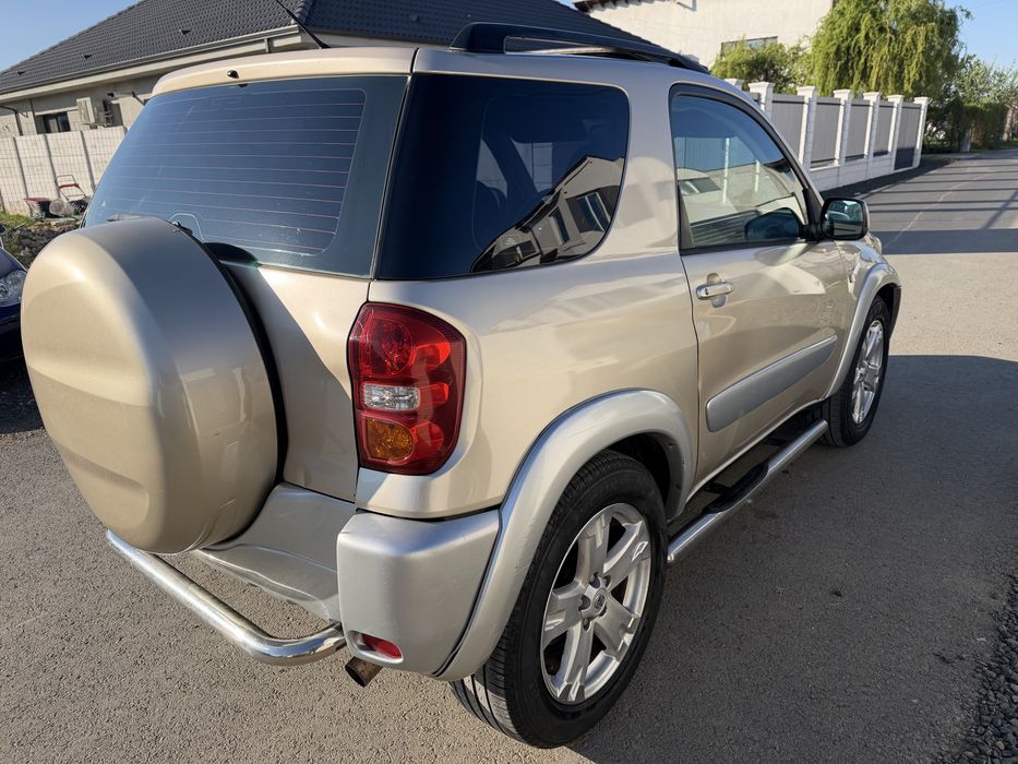Vand Toyota Rav4 in 2 usi