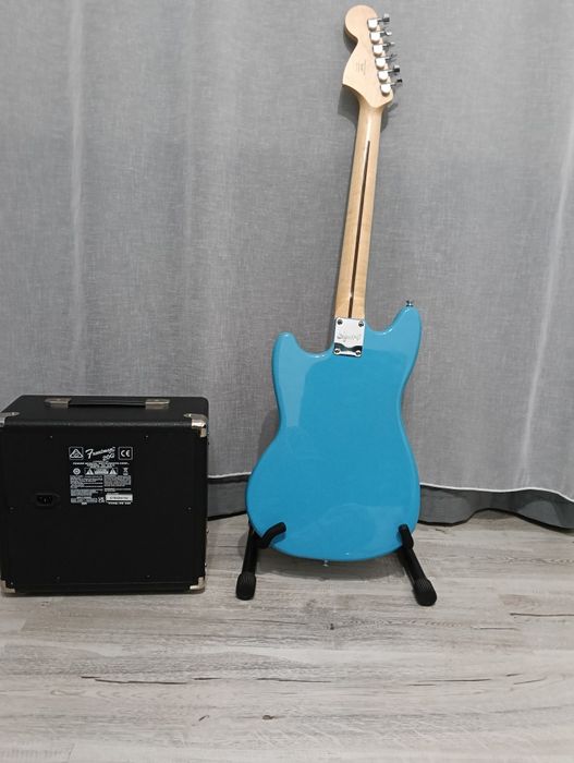 Vând set amplificator fender frontman 20G și chitara squier mustang HH