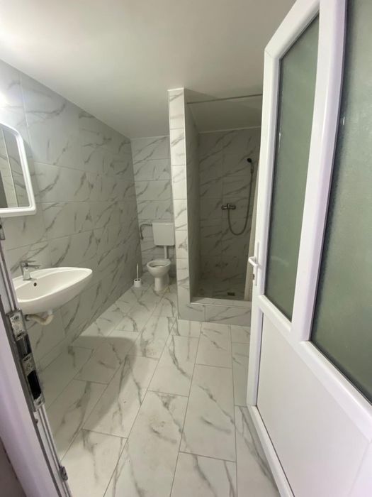 Inchiriez o camera la casa